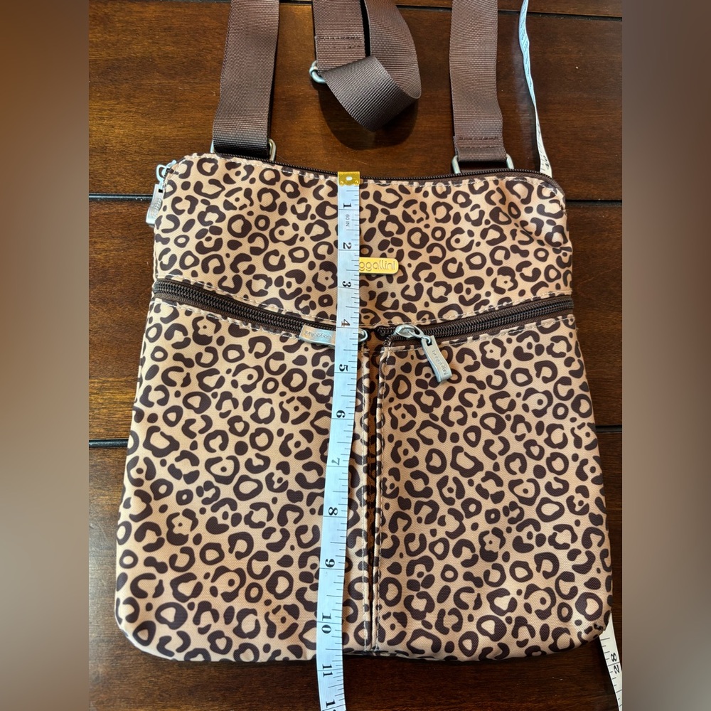 Baggallini Leopard Print Crossbody Bag + Matching Pouch Set - Picture 5 of 10